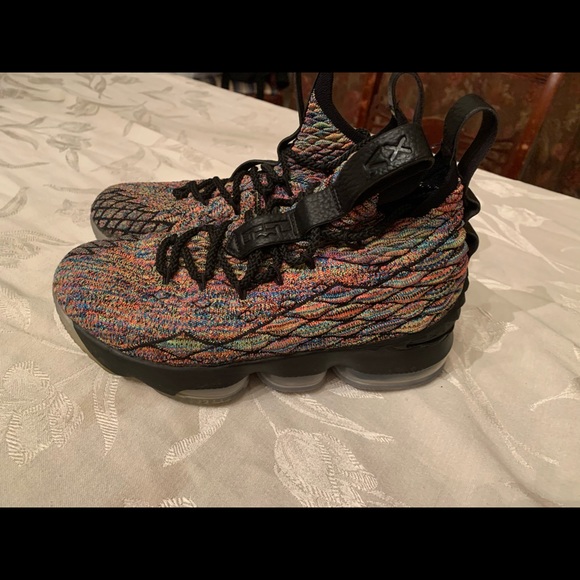 Lebron 15 multicolor (youth size 4) - Picture 2 of 6